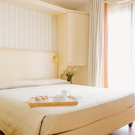 Hotel Liberty Roseto Degli Abruzzi Buitenkant foto
