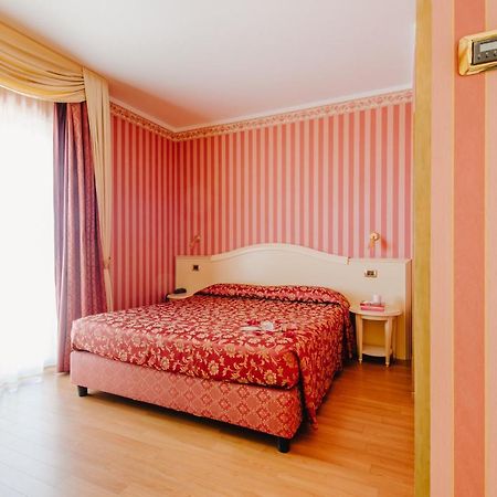 Hotel Liberty Roseto Degli Abruzzi Buitenkant foto